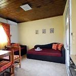 Haus Platanos & By The Sea Apartment