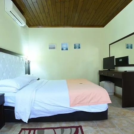 Haus Platanos & By The Sea Апартаменты