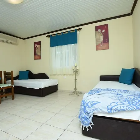 Апартаменты Haus Platanos & By The Sea *