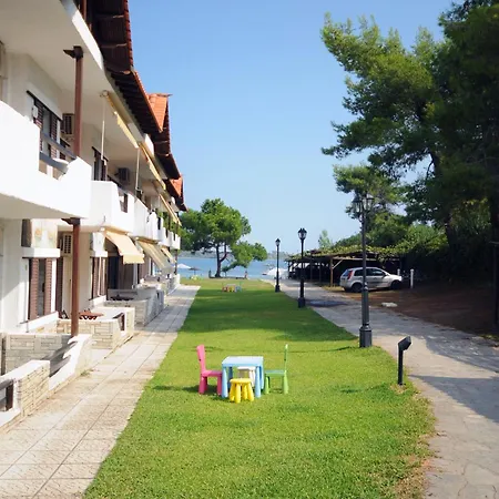 Haus Platanos & By The Sea Апартаменты *