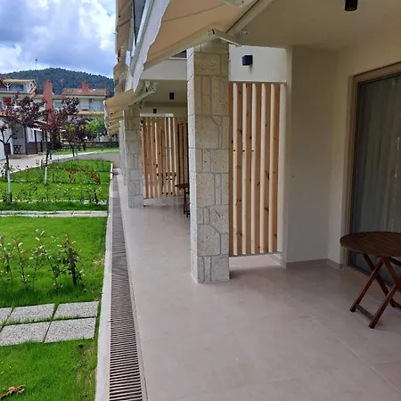 Апартаменты Haus Platanos & By The Sea