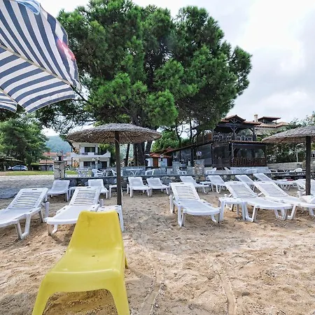 Haus Platanos & By The Sea