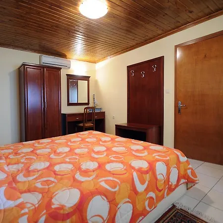Haus Platanos & By The Sea Апартаменты