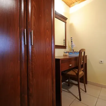 Apartment Haus Platanos & By The Sea *