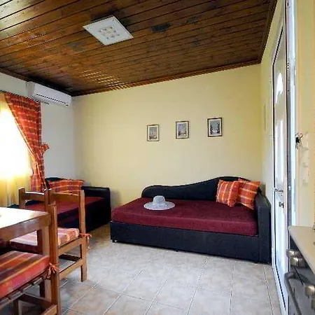 Haus Platanos & By The Sea Apartman