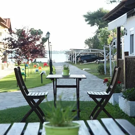 Haus Platanos & By The Sea Apartment Vourvourou