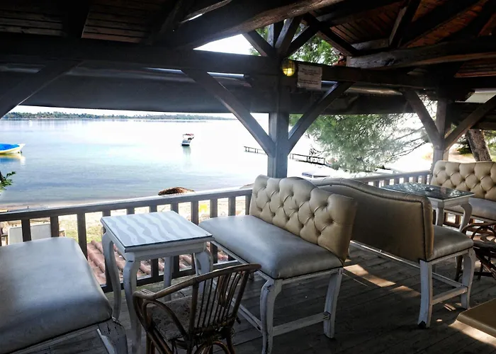 Haus Platanos & By The Sea Apartament *