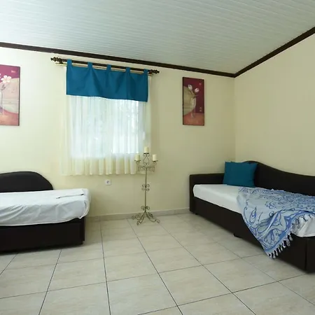 Haus Platanos & By The Sea Apartman *